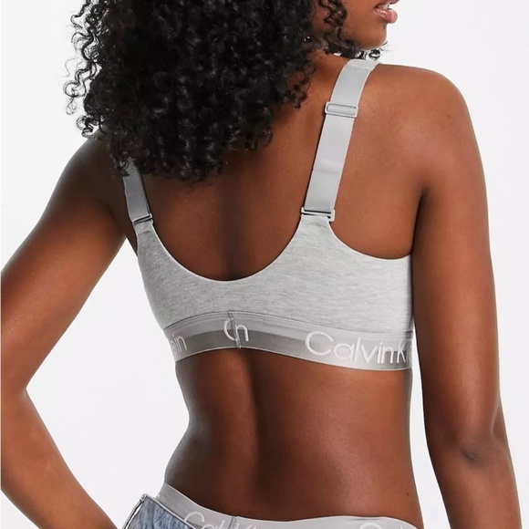Calvin Klein unlined bralette with flexi wire. - Picture 2 of 4